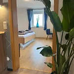 Διαμέρισμα Moderne Grosse Mit Garten