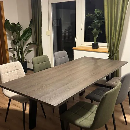 Moderne Grosse Mit Garten 하우샴