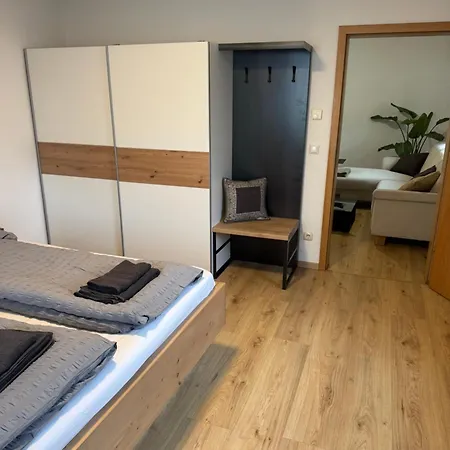 아파트 Moderne Grosse Mit Garten 하우샴