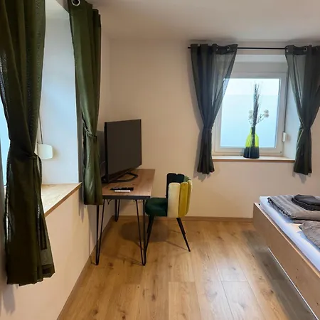 Moderne Grosse Mit Garten 아파트 하우샴