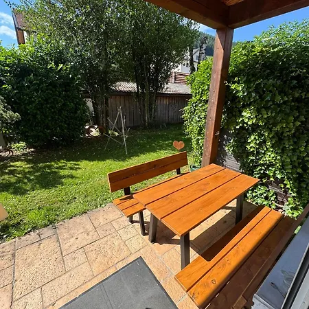 Moderne Grosse Mit Garten Daire Hausham