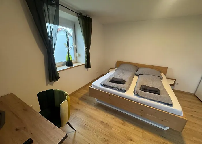 Moderne Grosse Mit Garten شقة